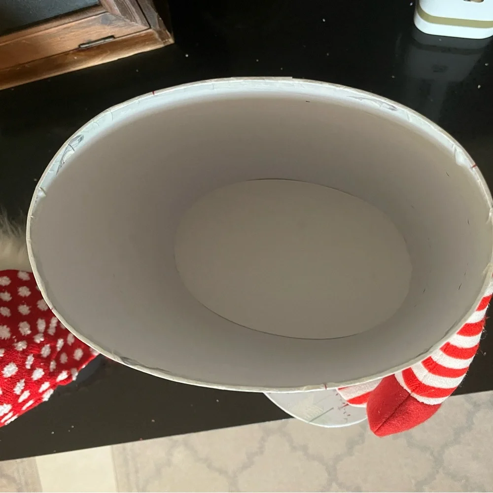 Large‎ winter gnome container